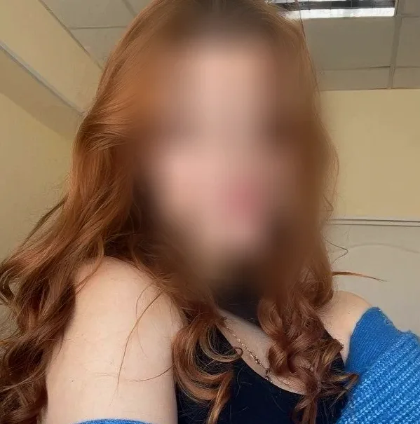 Daniela, 20