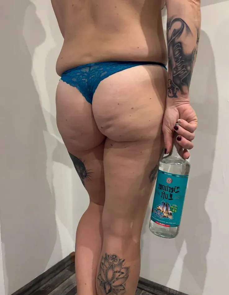 Fiona, 28